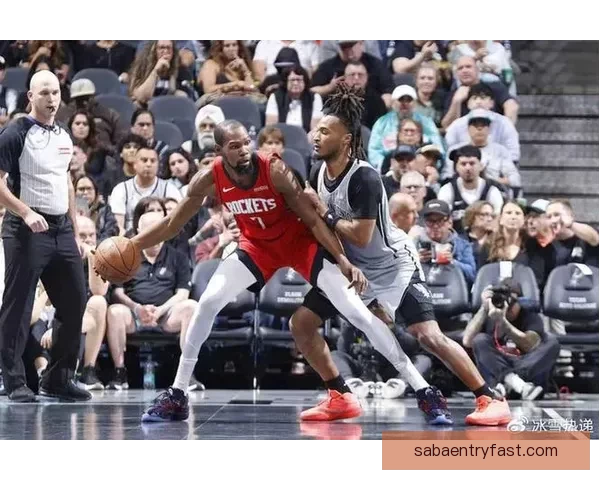 活塞时隔19年再夺东部第一 杜伦贡献16分7篮板乔治砍下20分